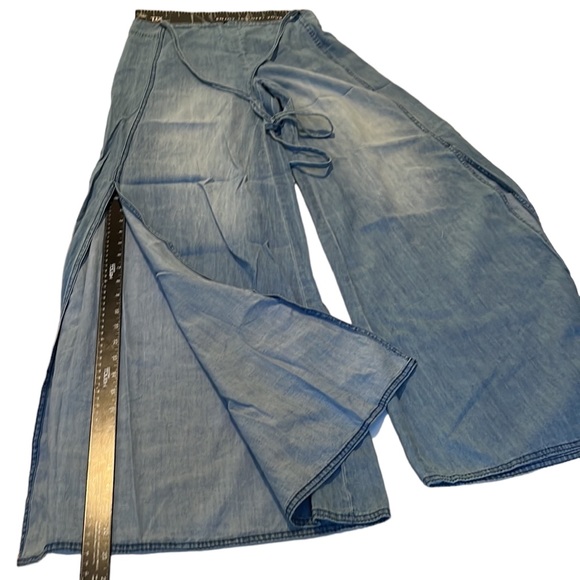 Free People size 4 super wide leg pants jeans with high slit side zipper - Picture 1 of 16